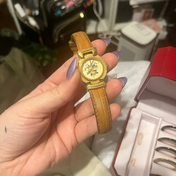 Armitron Looney Tunes Gold Watch with Interchangeable Bands - Picture 2 of 7